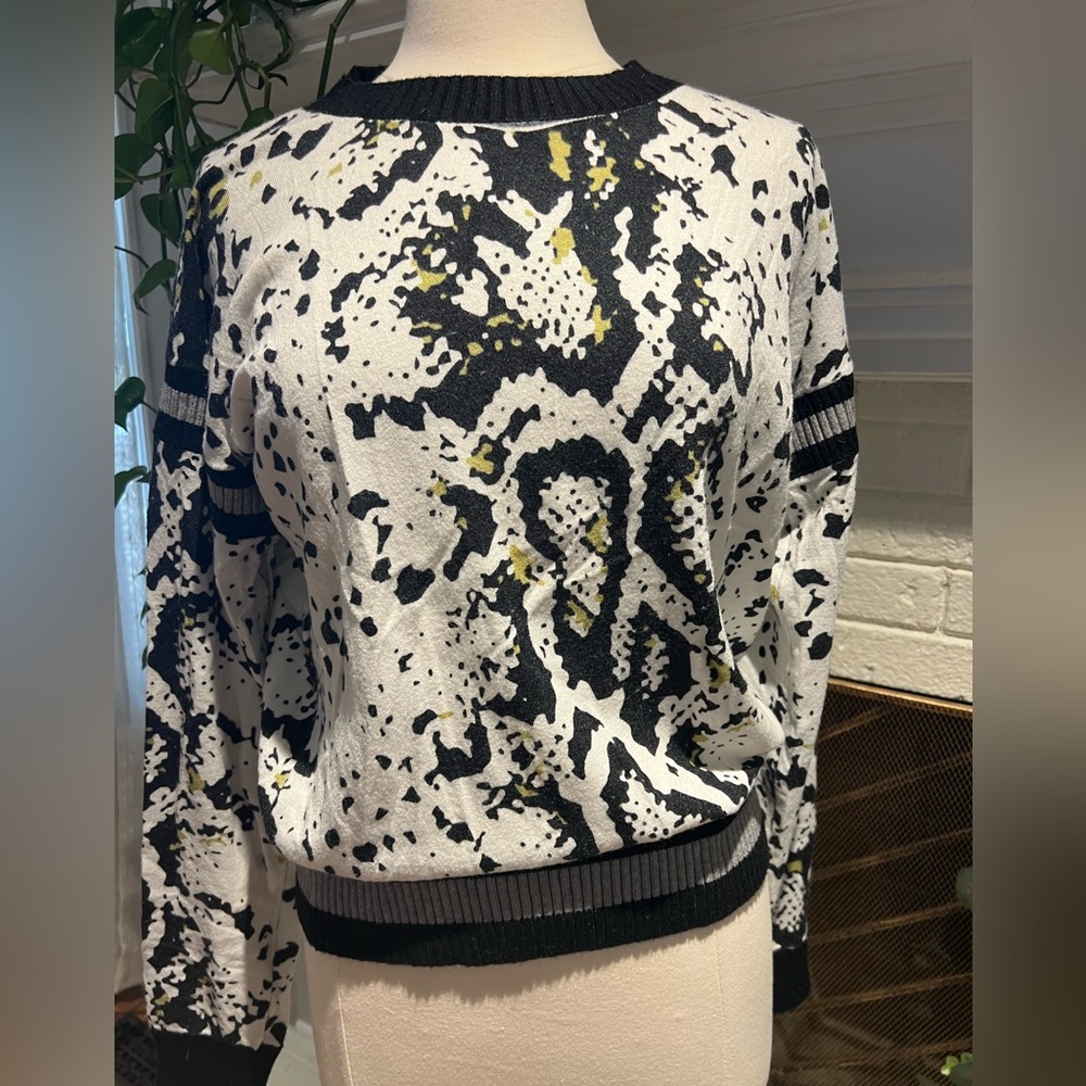 Chic Black and White Patterned Sweater Size M